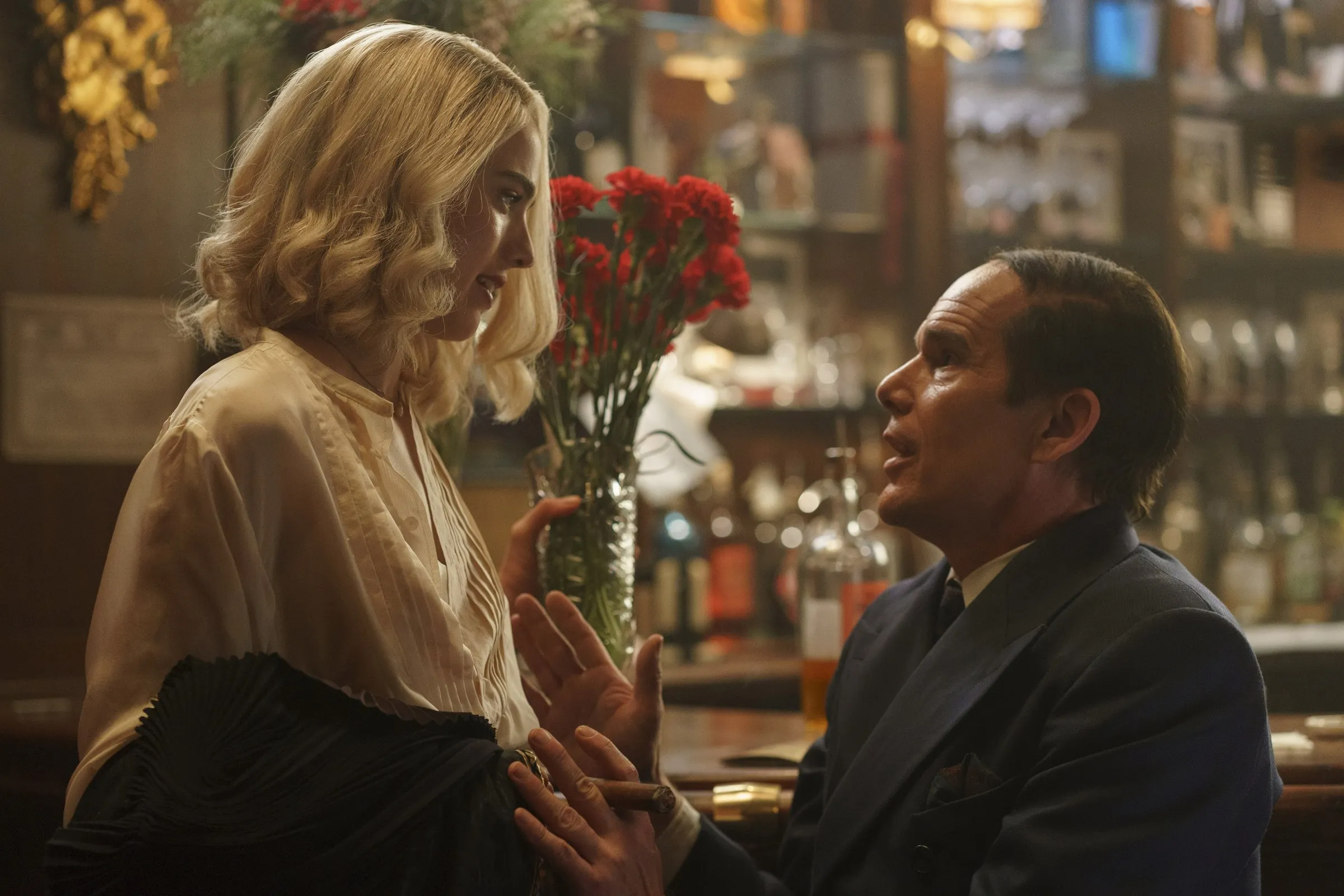 Ethan Hawke is a shooting star in Broadway biopic ‘Blue Moon’ – 828reviewsNOW