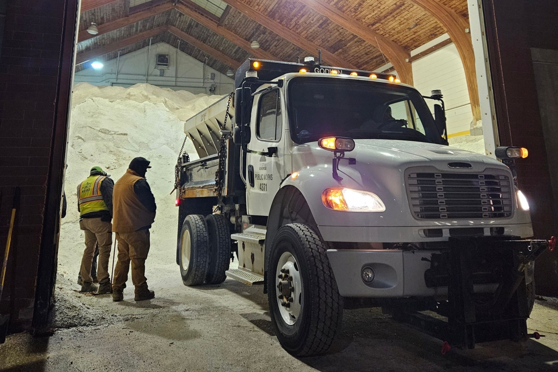 City of Asheville crews prepare for the coming winter storm