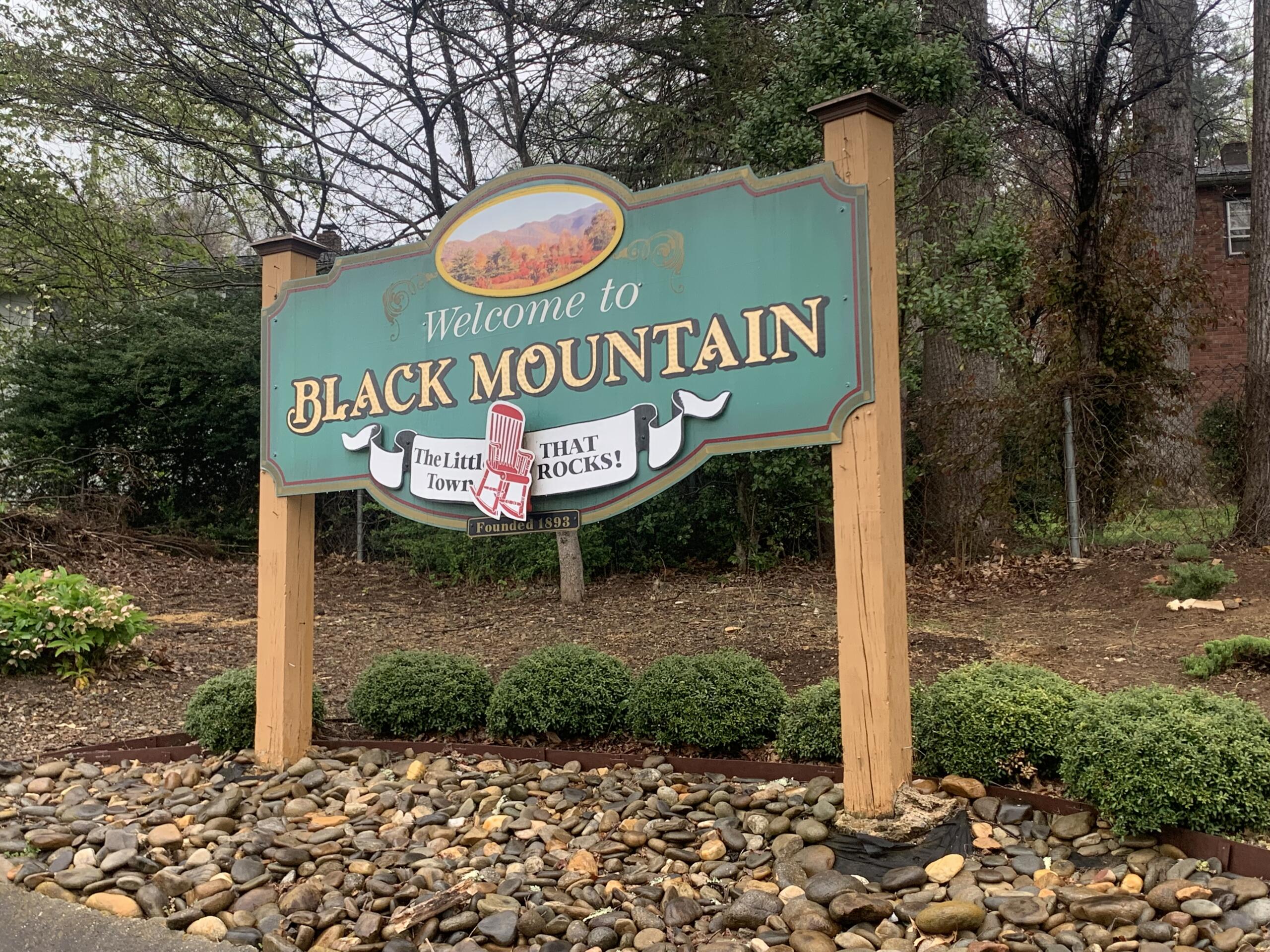 Black Mountain welcome sign