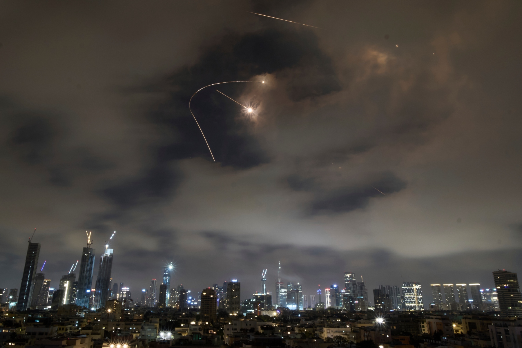 Israeli air defense system fires to intercept missiles during an Iranian attack over Tel Aviv, Israel, Saturday, June 21, 2025. (AP Photo/Leo Correa)