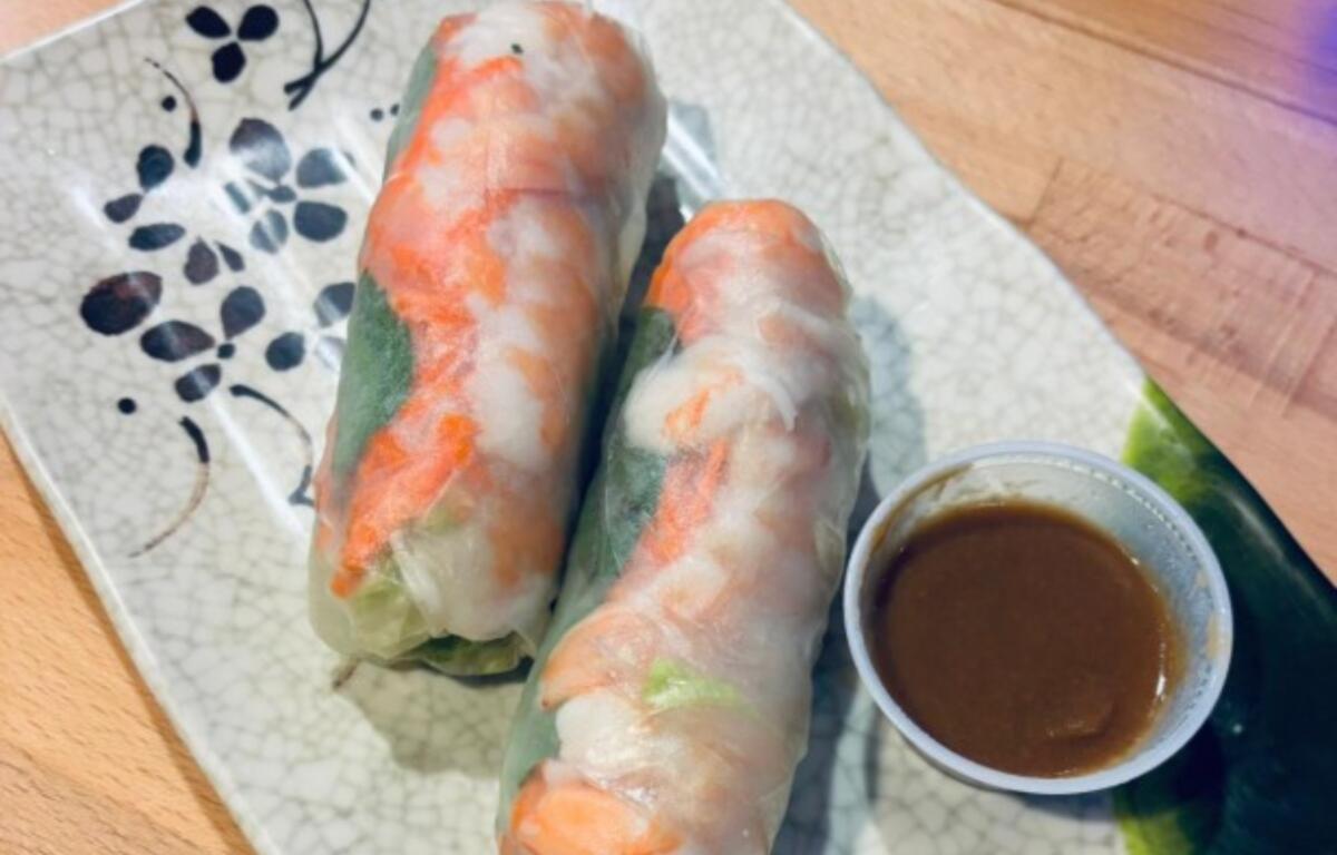 Spring rolls with steamed shrimp