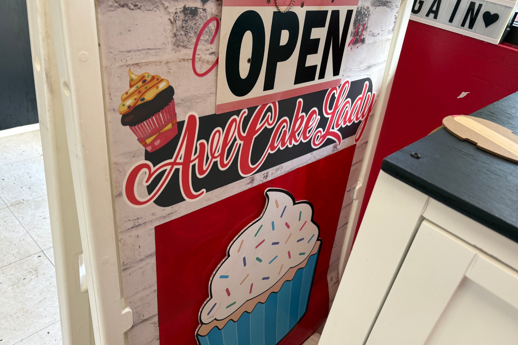 Shana McDowell says she never planned a baking career, but 17 years later her shop produces hundreds of cakes every month