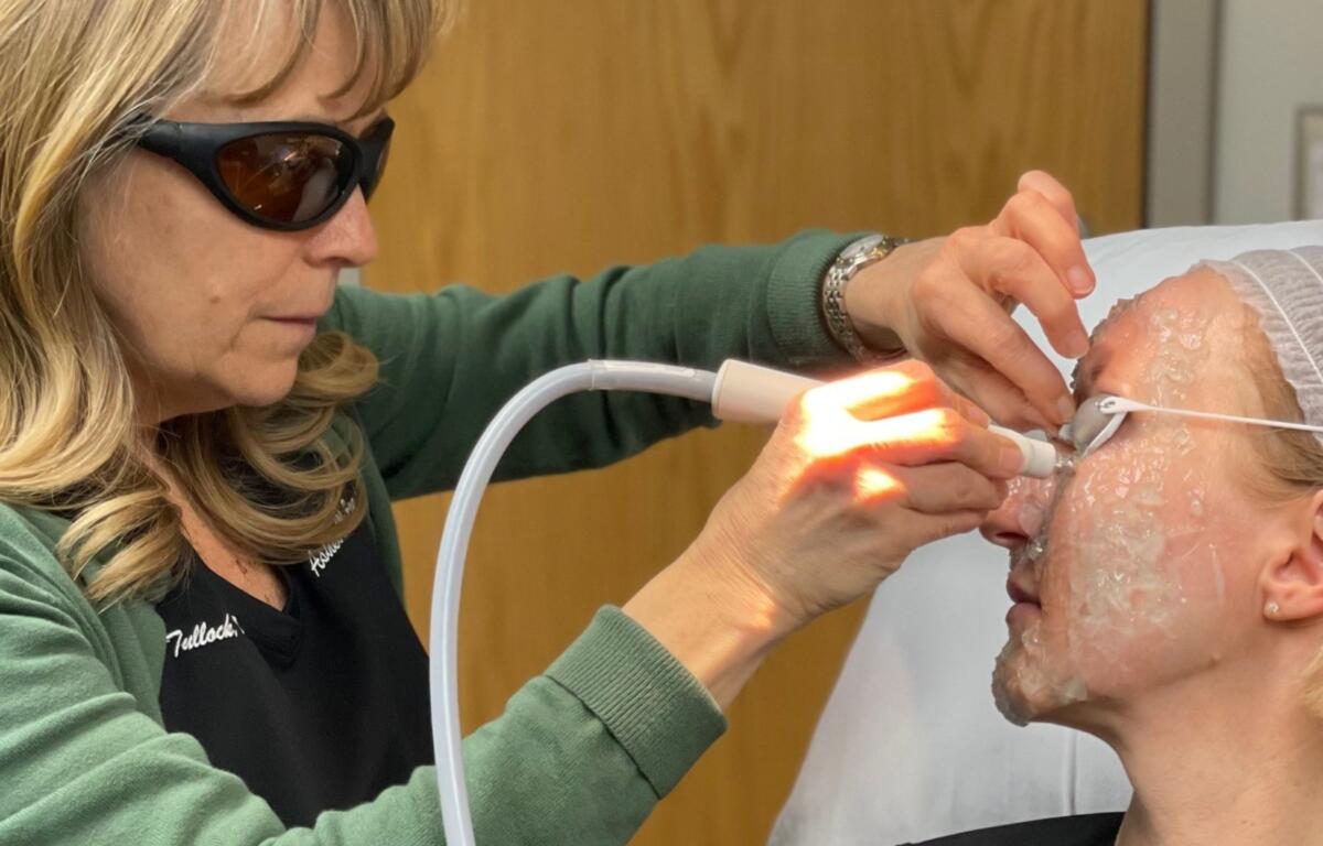 Dr. Julie Tullock treats a dry eye patient using the IPL laser.