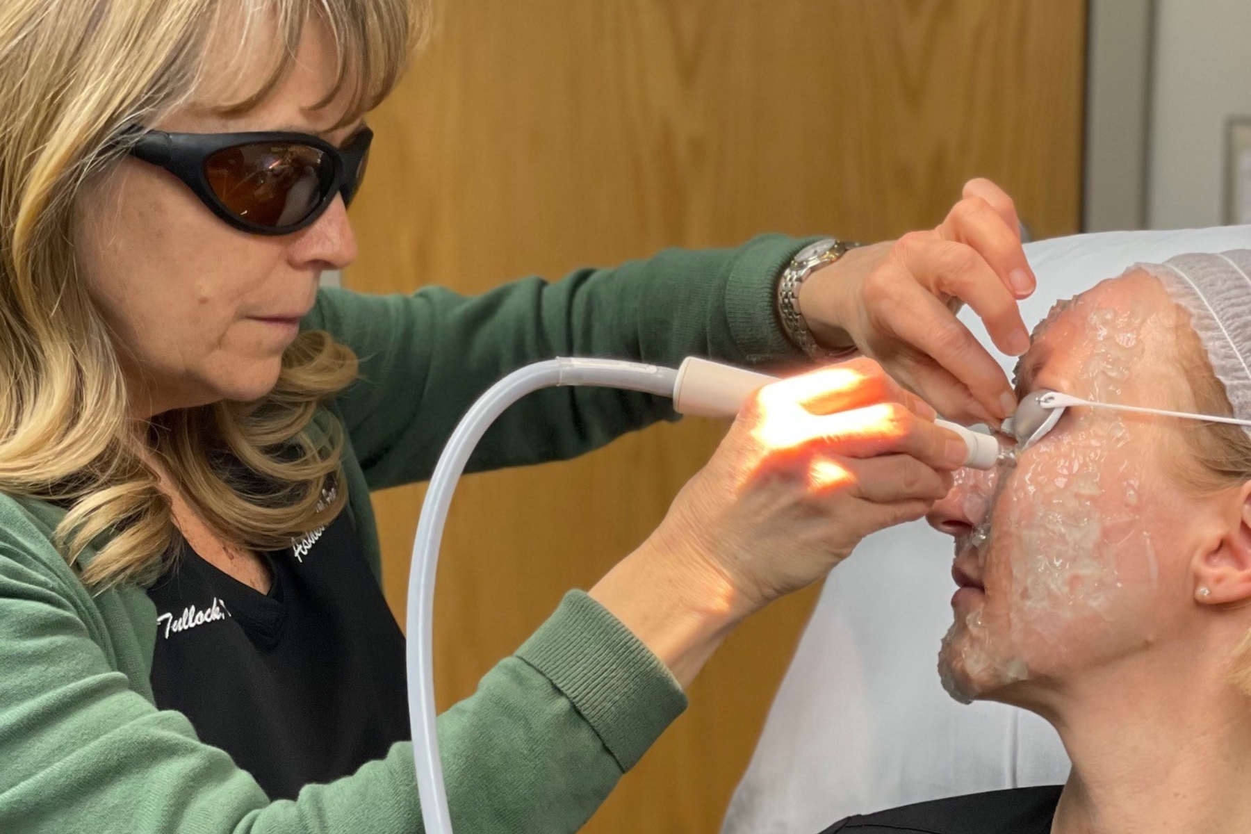 Dr. Julie Tullock treats a dry eye patient using the IPL laser.